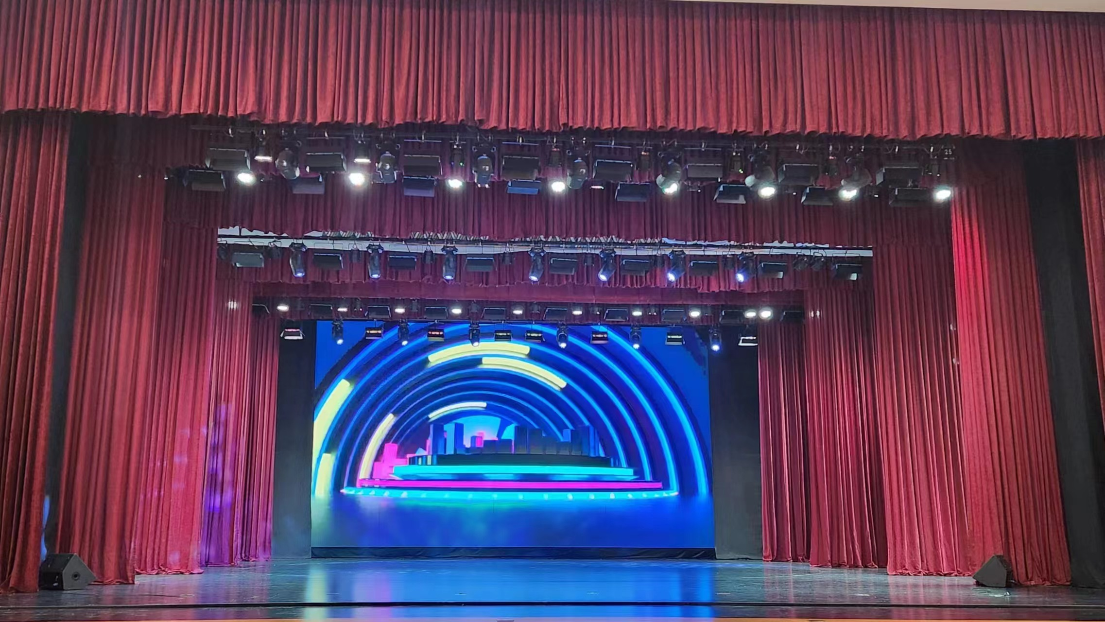 蒙古國 肯特會議中心劇院 舞臺機械、燈光、音響、LED屏項目已順利交付使用